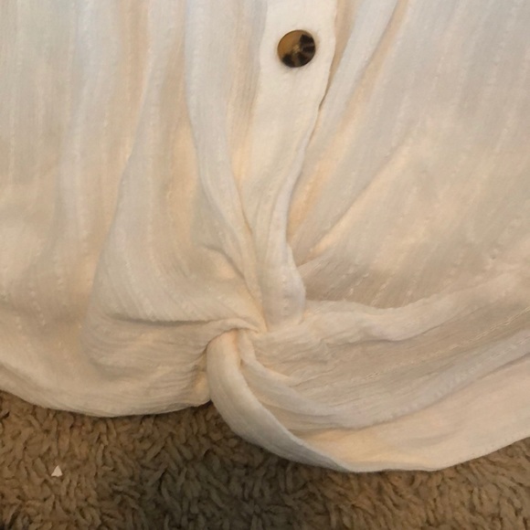 Thin white button down top-Hollister - Picture 4 of 7